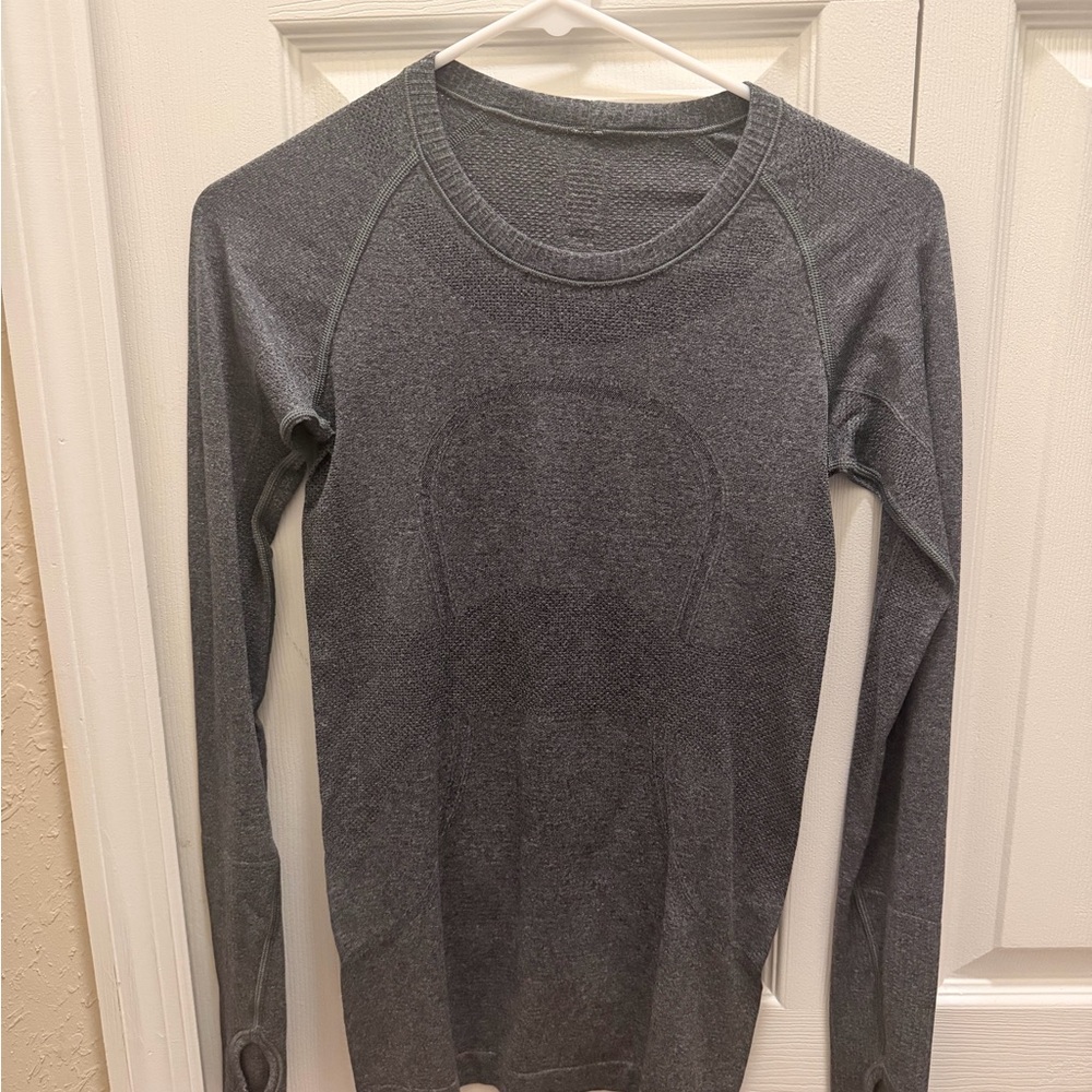 lululemon Swiftly Tech Long-Sleeve Hip Length - Size 4